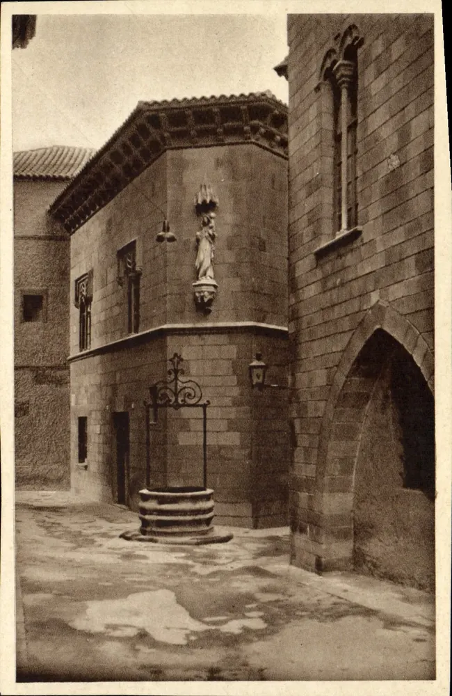 Fontana e statua in un cortile — numero di serie non visibile - Recto