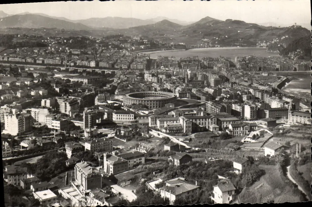 San Sebastián — Vista geral desde Ulía — Héliotipia Artística Española, Madrid - Frente