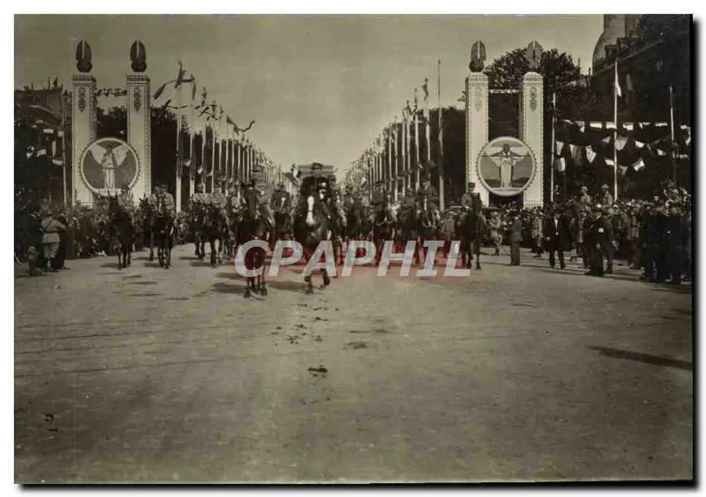 Défilé militaire à Paris — Exposition Internationale des Arts Décoratifs 1925 — Éditeur non identifié - Recto