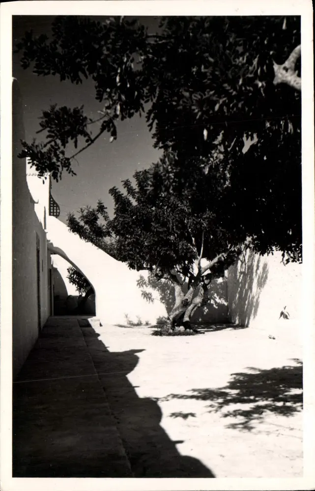 Cour de uma casa em Hammamet — Tunísia — editor Krik, n° 151 - Frente