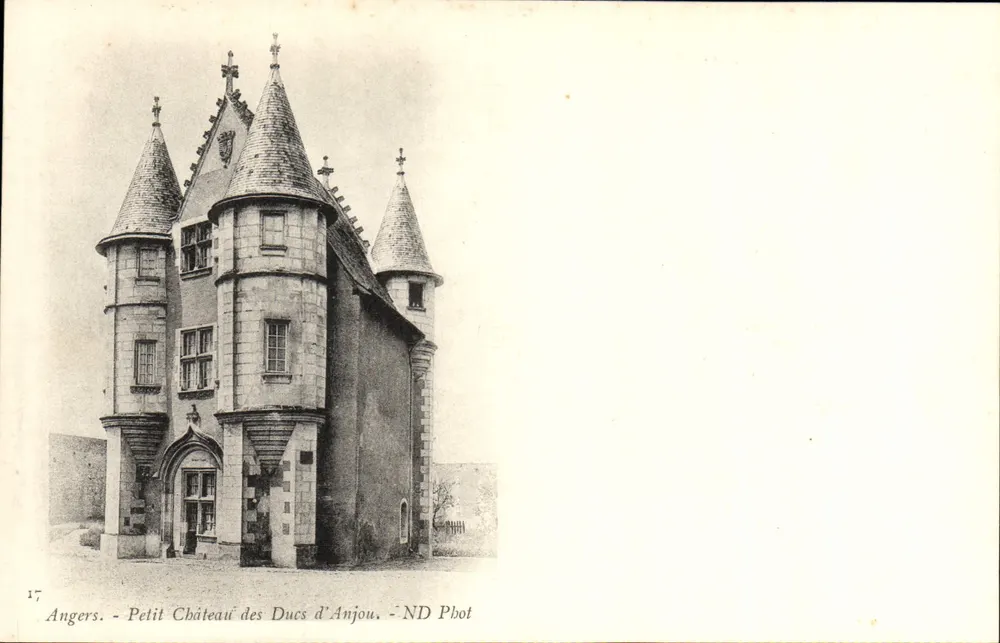 Angers - Pequeno Castelo dos Duques de Anjou — ND Phot - Frente