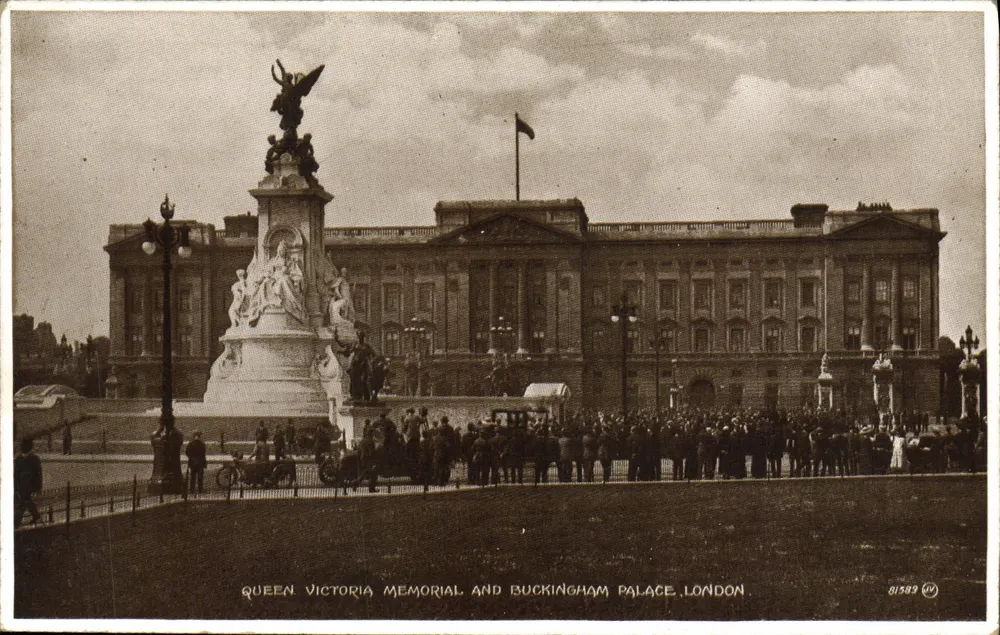 Queen Victoria Memorial und Buckingham Palace, London — Valentine's 'Photo-Brown' Serie n°81589 - Vorderseite