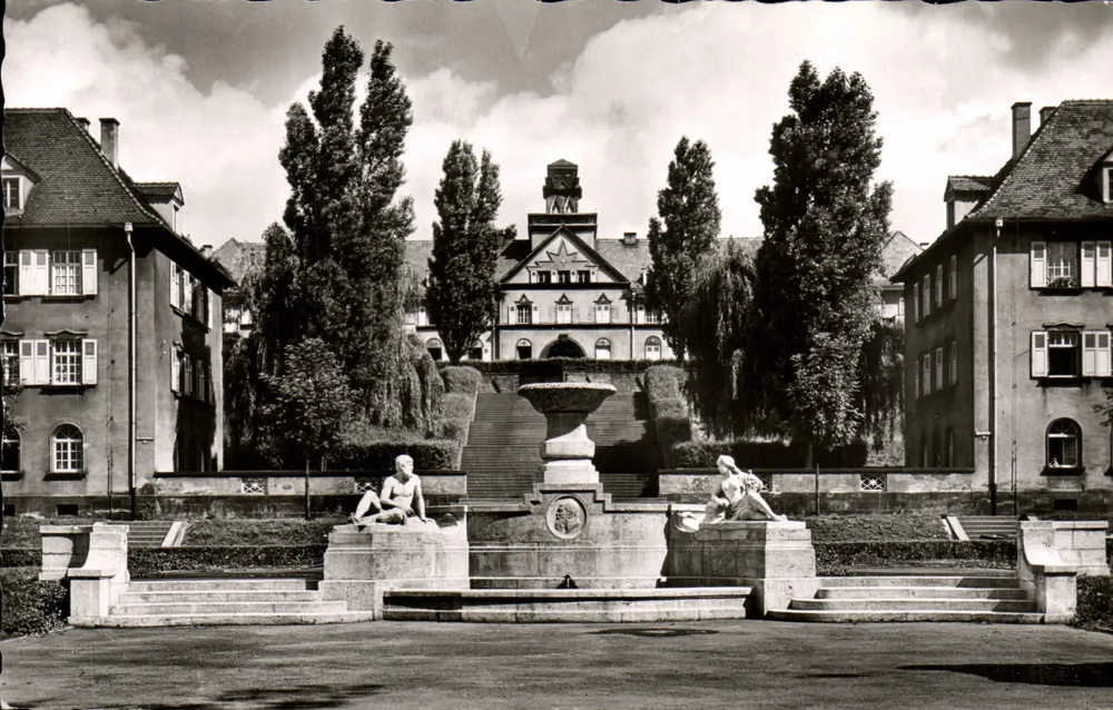 Zweibrücken — Mannlichplatz mit Wittelsbachbrunnen — Echte Photographie - Recto