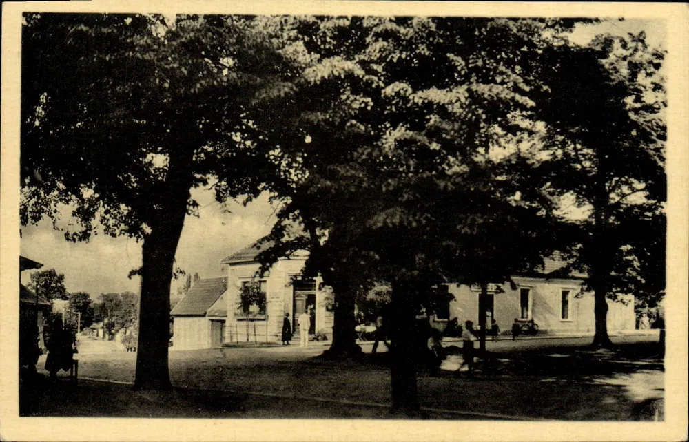 Lázně Toušeň — vista da praça com árvores e edifícios — editor ORBIS, n° de série 136 - Frente