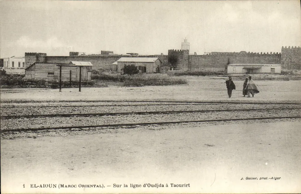 El-Aioun (Marrocos Oriental) — Na linha de Oudjda a Taourirt — J. Geiser, fotografia de Alger - Frente