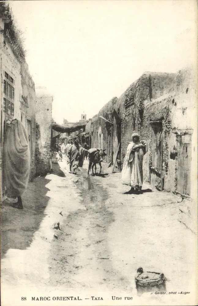 Taza — Uma rua — J. Geiser, fot. Alger - Frente