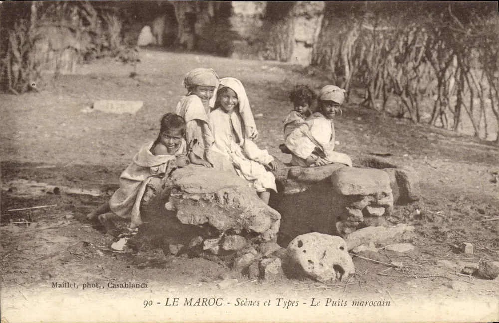 O poço marroquino — Cenas e Tipos — Maïllet, fot., Casablanca — n°90 - Frente