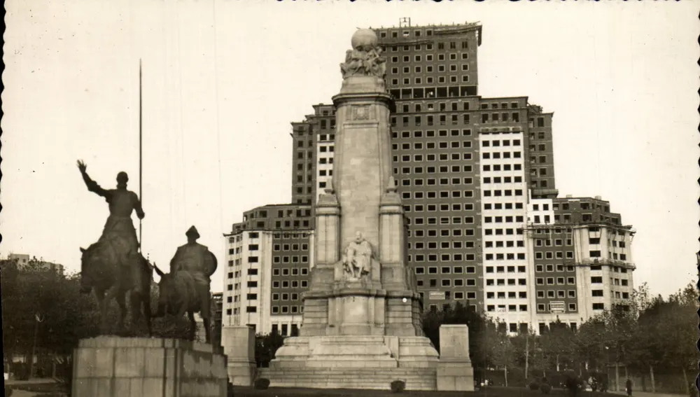 Madrid — Plaza de España. Monumento a Cervantes e Edificio España — Ediciones GRECA Zaragoza, N° 22 - Frente