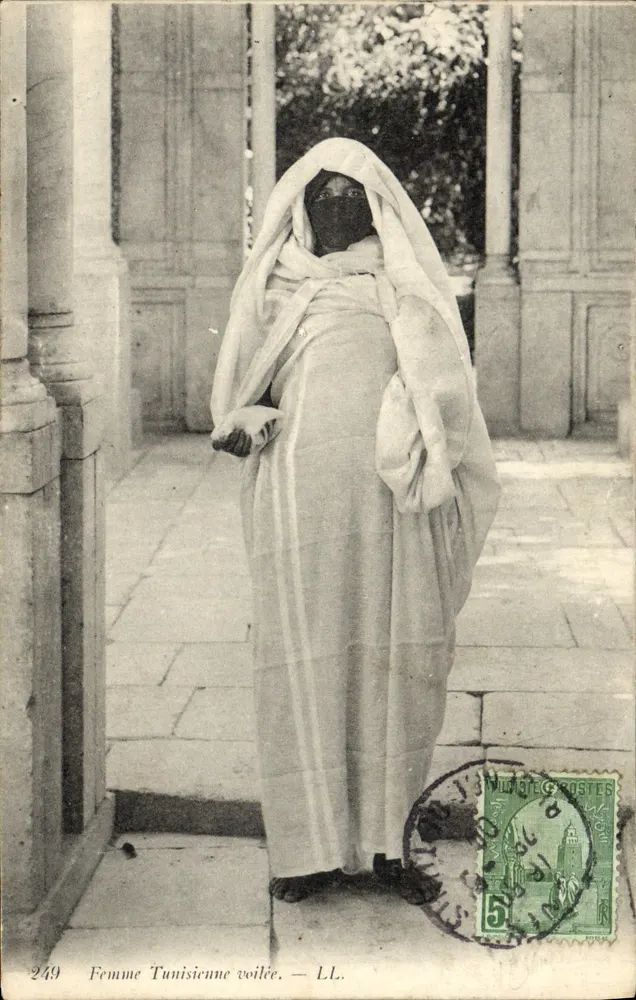 Femme Tunisienne voilée — LL. — n° 249 - Frente
