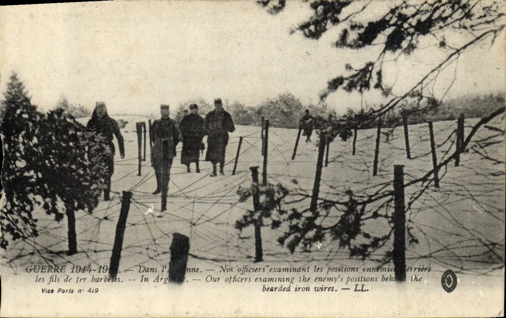 Krieg 1914-1918 — In der Argonne — Unsere Offiziere untersuchen feindliche Stellungen hinter Stacheldraht — Vise Paris n° 419 - Vorderseite