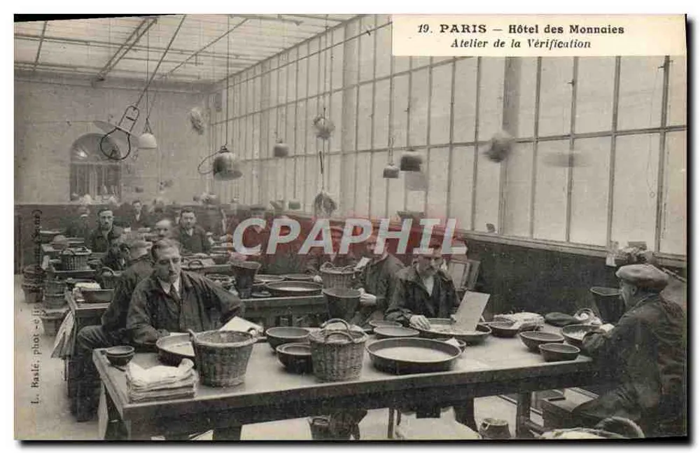 Paris — Hôtel des Monnaies — Atelier de la Vérification — L. Raslé, phot. - Recto