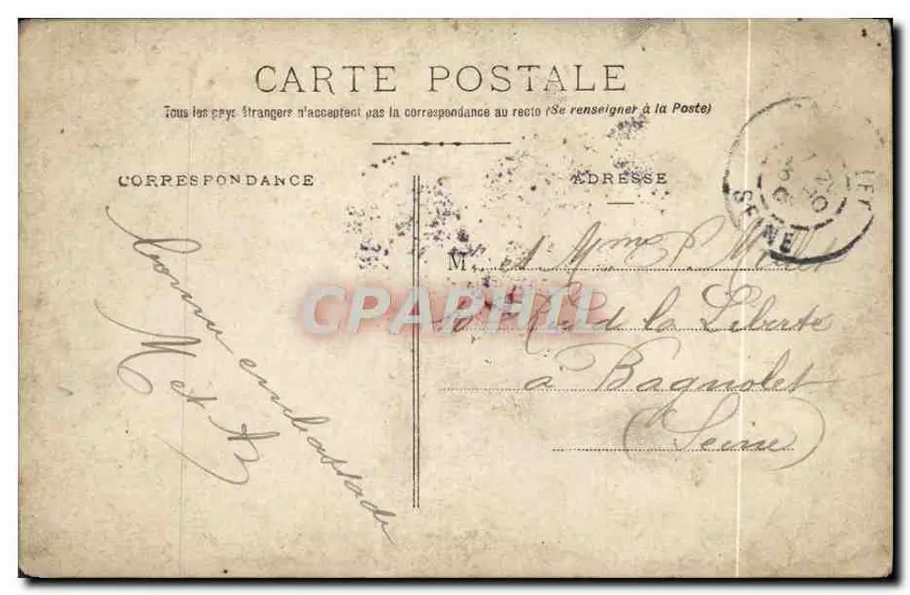 Vier französische Soldaten mit Fahrrad — vor einem Holzwand — anonymer Verleger - Rückseite