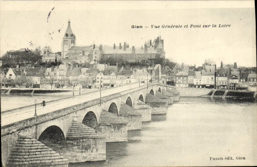 Gien — Allgemeiner Blick und Brücke über die Loire — Putois edit. Gien - Vorderseite