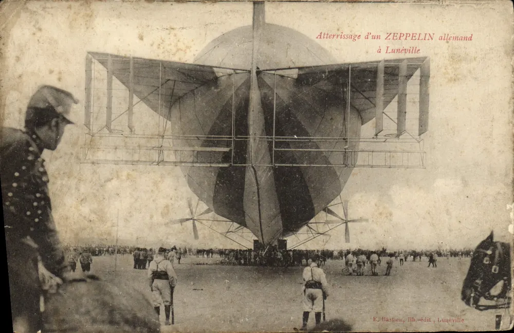 Landung eines deutschen ZEPPELIN — Landungsszene in Lunéville — Verlag E. Bastieu, Lunéville - Vorderseite