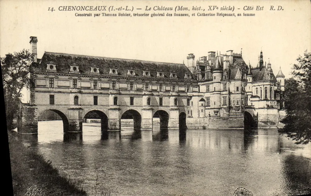 Chenonceaux (Indre-et-Loire) — O Castelo (Monumento histórico, século XV) — Lado Leste — R.D. - Frente