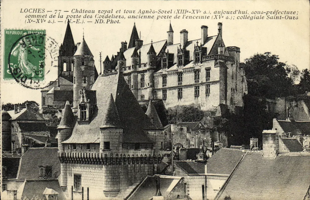 Loches — Königliches Schloss und Turm Agnès-Sotel (13. bis 15. Jh.), Gipfel der Pforte der Cordeliers, ehemalige Pforte der Befestigung (15. Jh.), Kollegiatekirche Saint-Outre (15. Jh.) — N.D. Fotografie - Vorderseite