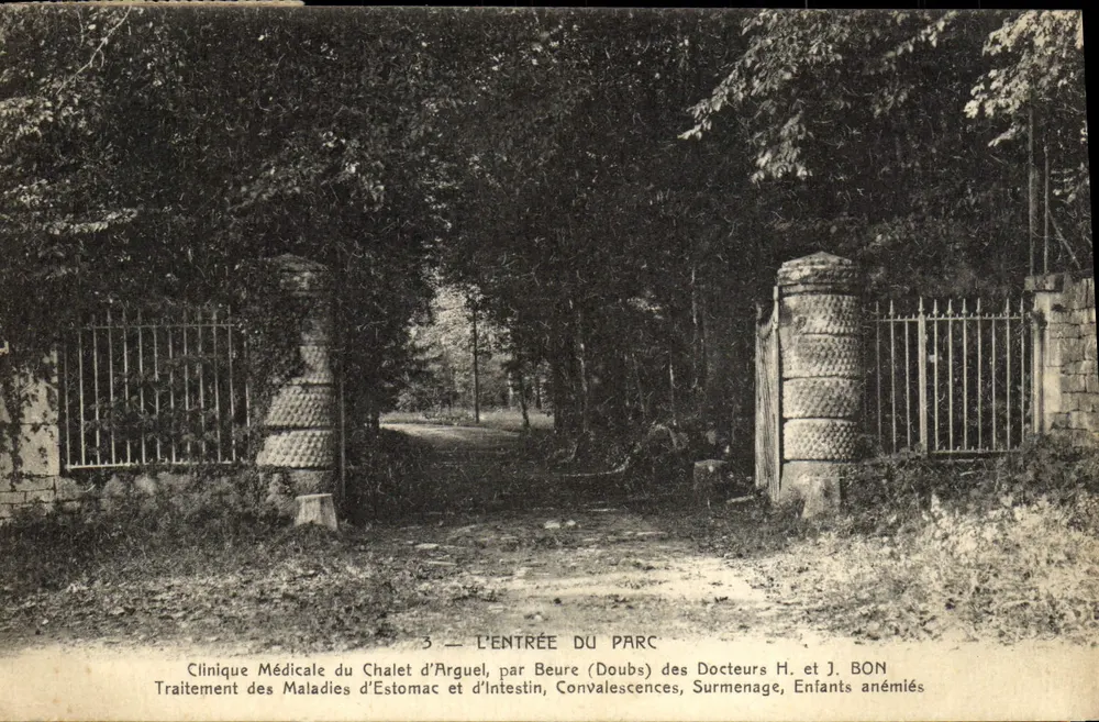 Medizinische Klinik Chalet d'Arguel — Eingang zum Park — von Beure (Doubs) - Vorderseite