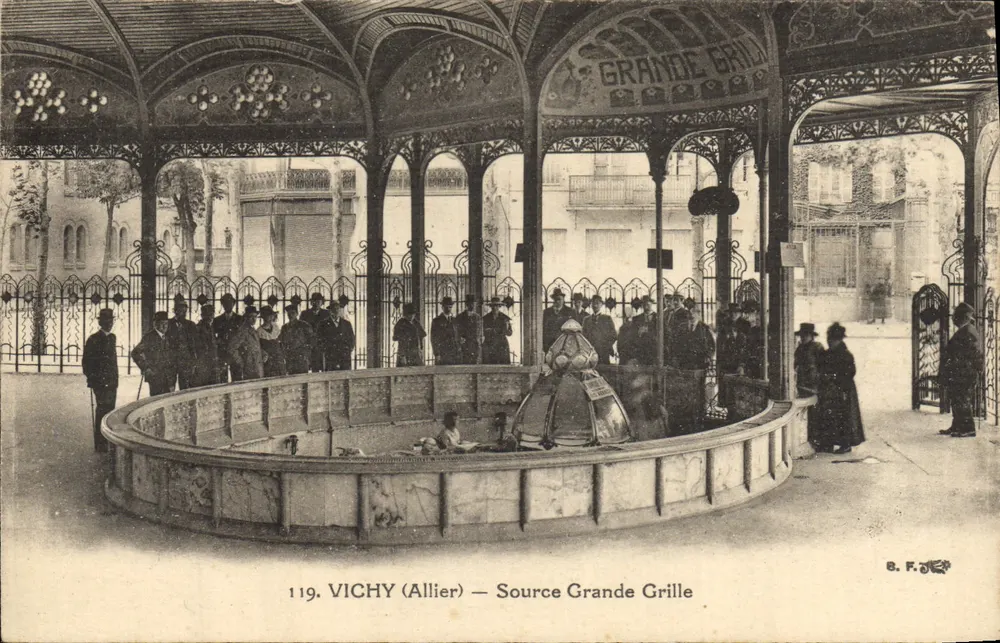 Vichy (Allier) — Fonte Grande Grille — E. F. Grille - Frente