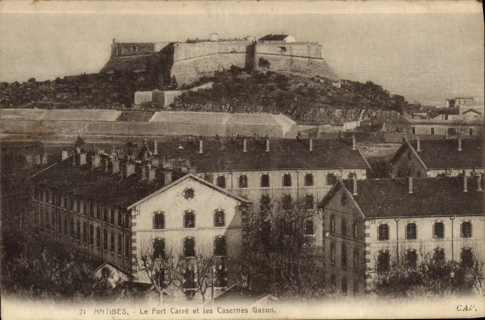 Antibes - Der Fort Carré und die Kasernen Gazon — CAP, n°21 - Vorderseite