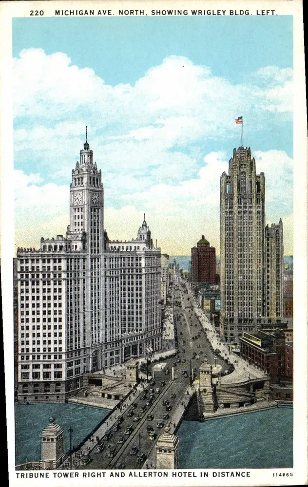Vue de Michigan Avenue, Chicago — Tribune Tower à droite, Wrigley Building à gauche — C.T. American Art Colored, n° 114865 - Recto