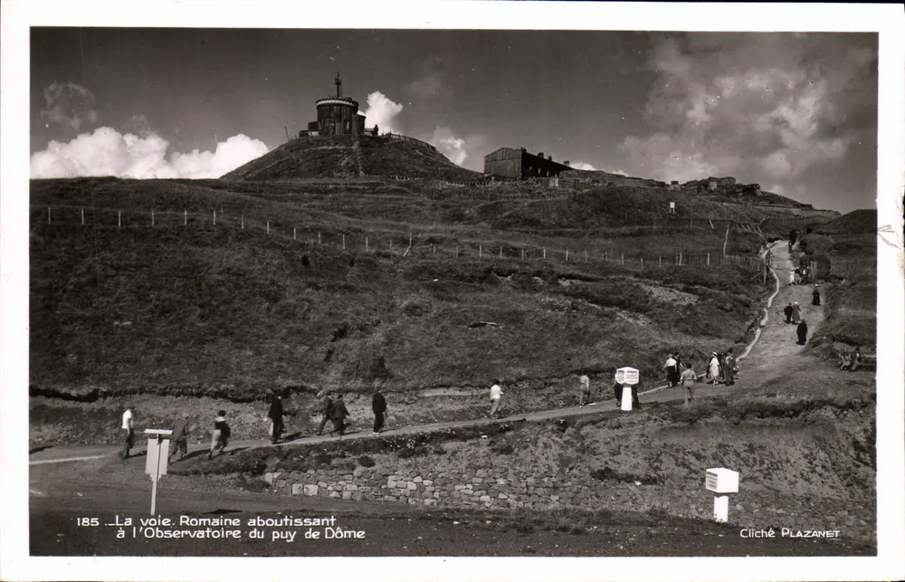 Der römische Weg, der zum Observatorium des Puy de Dôme führt — Cliché Plazanet - Vorderseite