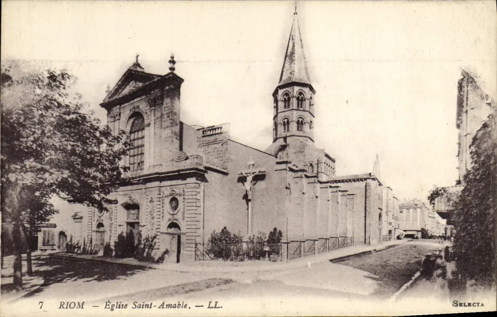 Riom — Igreja de São Amável — SELECTA - Frente