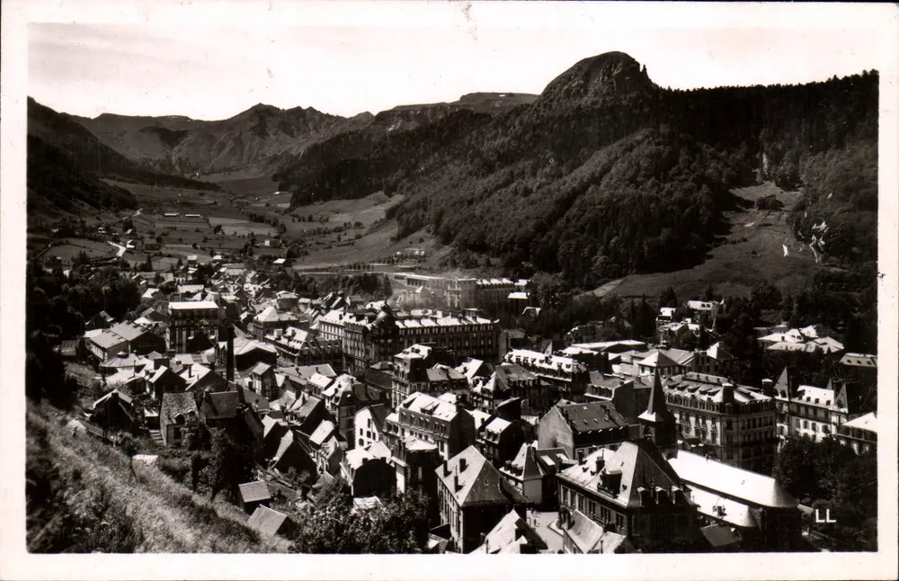 Le Mont-Dore — Vista geral — REAL-PHOTO - PARIS - Frente