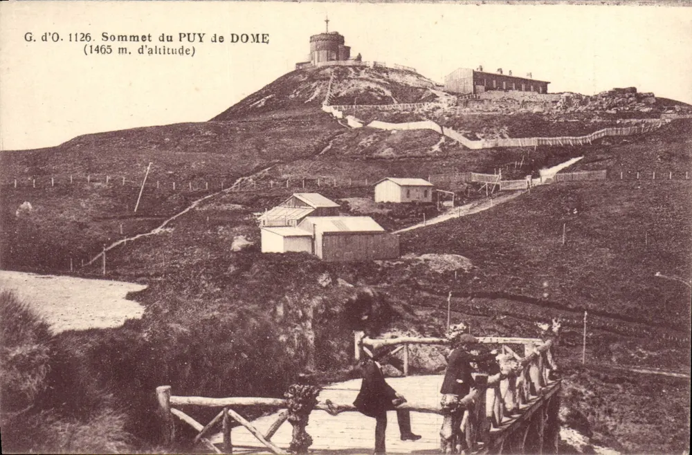 Cume do PUY DE DOME — (1465 m. de altitude) — G. d'O. 1126 - Frente