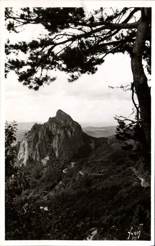 Entorno do MONT-DÔRE — A rocha Tuilliére 1296 m — Éditions d'Art 'W. Chy', Paris - Frente