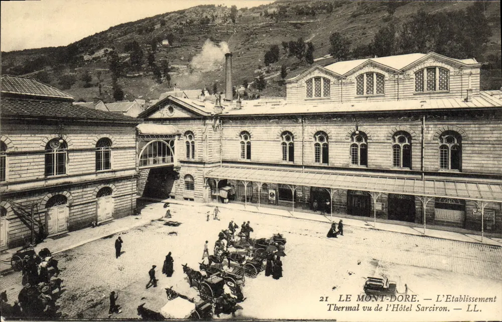 Le Mont-Dore — O Estabelecimento Termal visto do Hotel Sarciron — LL. - Frente