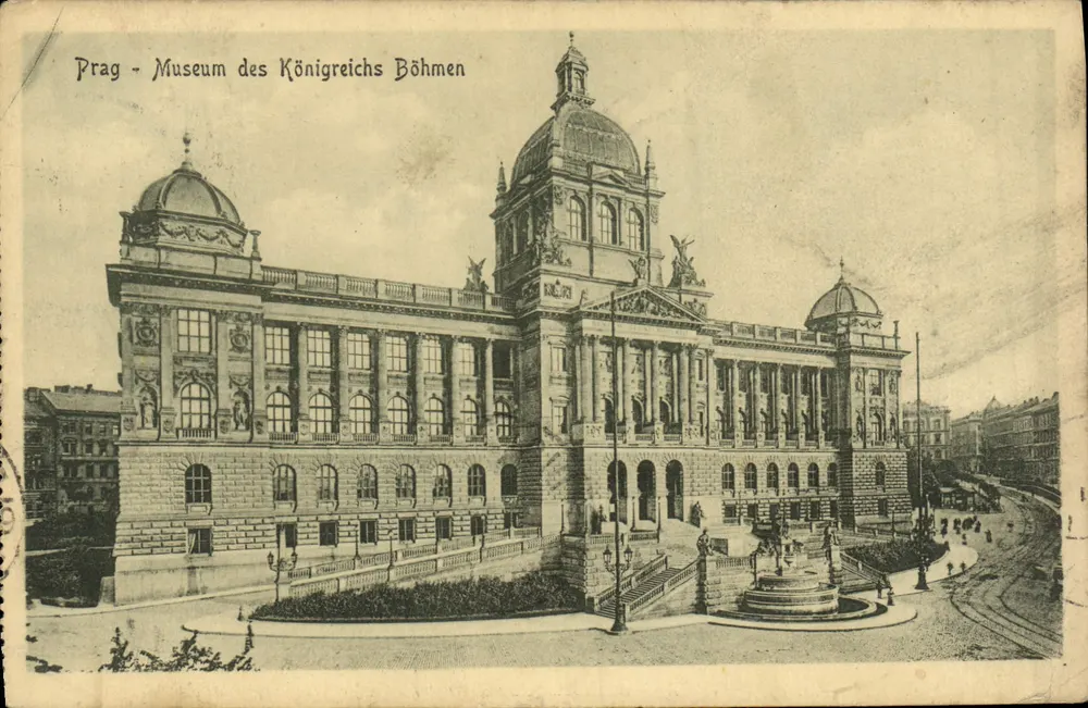 Praga - Museo del Regno di Boemia — vista del palazzo con fontana — editore non visibile - Recto