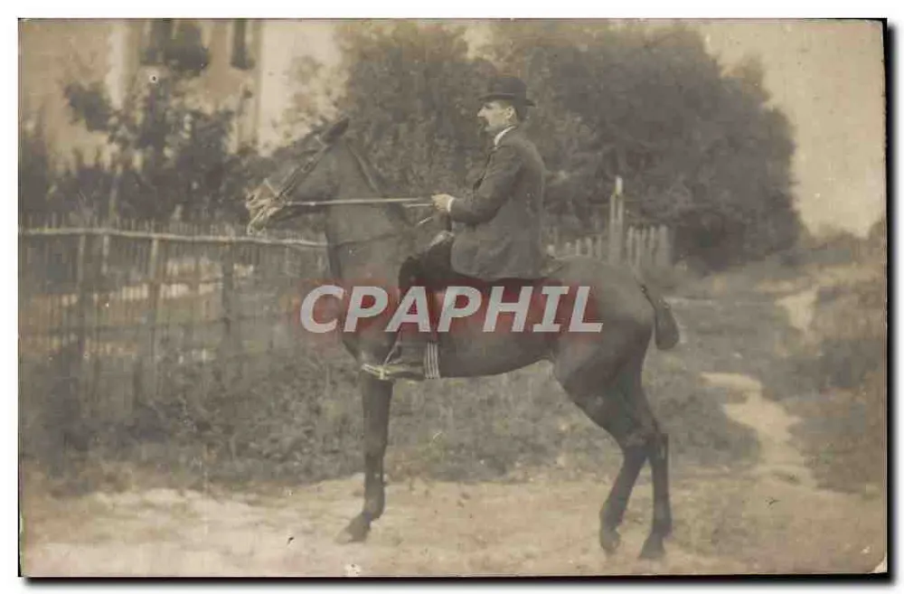 Homem a cavalo — cena de passeio — editor não visível - Frente