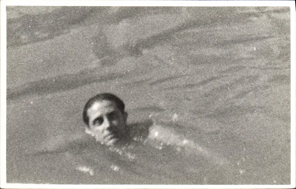 Hombre nadando — playa — n.º 7 - Anverso