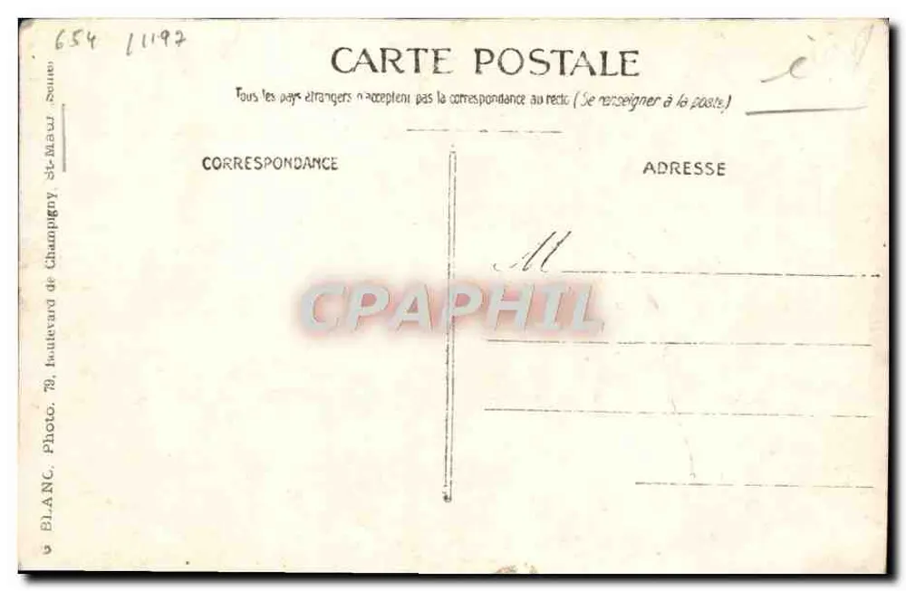 Tres personas frente a una casa — Champigny-sur-Marne — editor BLANC, n° 654 - Reverso