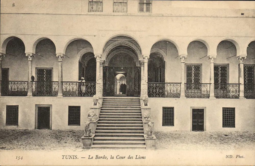Tunis — O Bardo, a Cour dos Leões — ND. Fot. n°154 - Frente