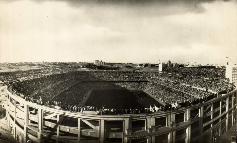 Estadio Bernabéu (altes Chamartín) — Madrid — Verlag Dominguez, n° 135 - Vorderseite