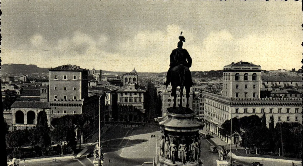Roma — Piazza Venetia e Monumento a Vittorio Emanuele II — editor não visível - Frente