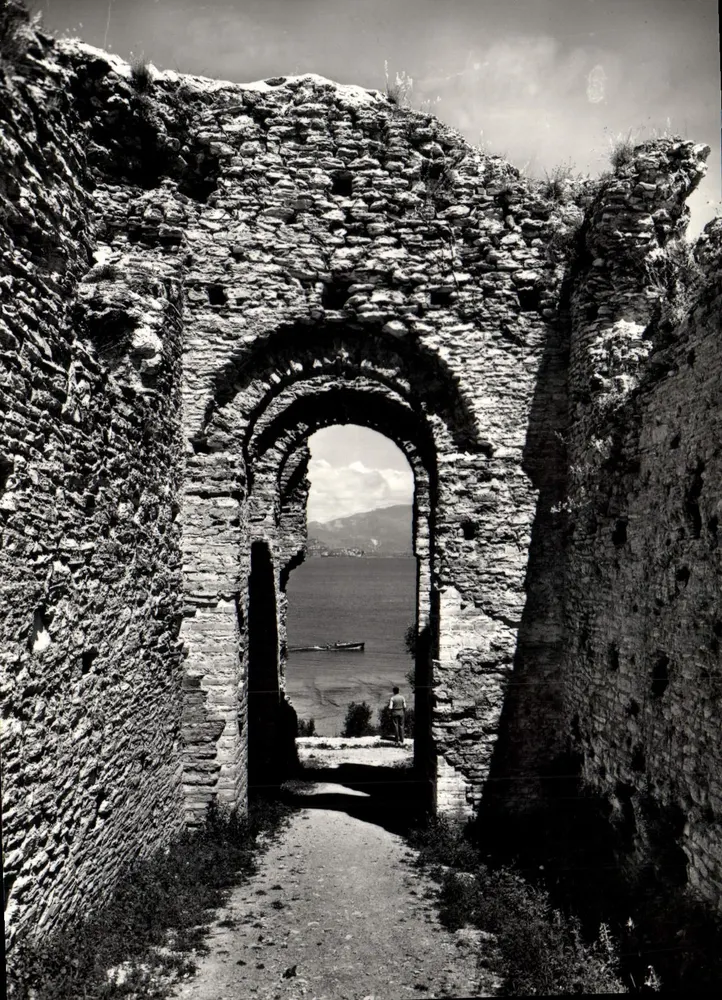 Sirmione — Zona archeologica delle Grotte di Catullo: discesa verso il lago — Bromogoto, n°18 - Vorderseite