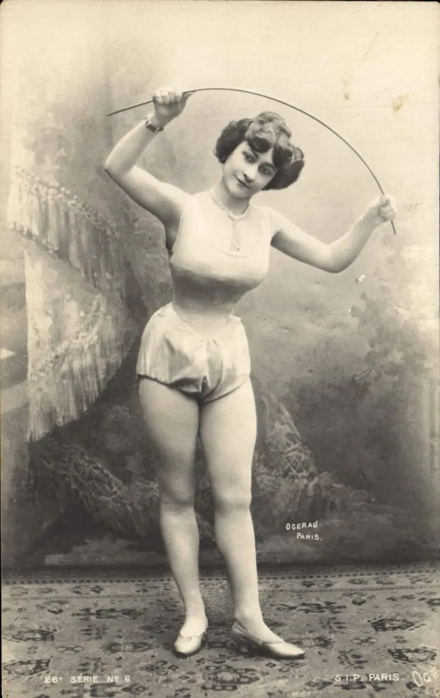 Tänzerin in Kostüm — Serie 26, Nr. 6 — Ogeraud Paris - Vorderseite