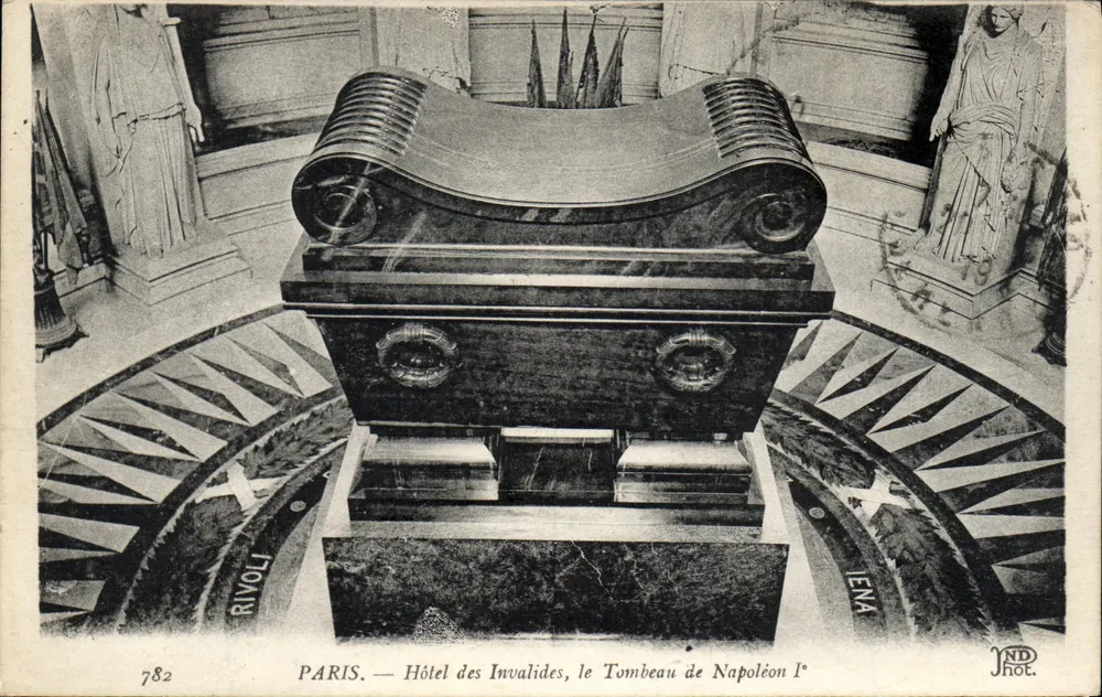 Paris — Hôtel des Invalides, das Grab von Napoleon I — Rivoli - Vorderseite
