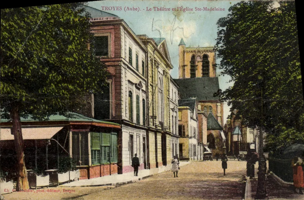 Troyes (Aube) - Das Theater und die Kirche St. Madeleine — Ch. Cradolidie, Fotoverlag, Troyes - Vorderseite