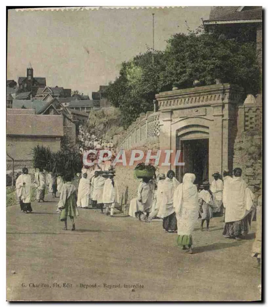 Scène de rue — marchands et femmes portant des charges — éditeur G. Charifon, fils. Edit. - Frente