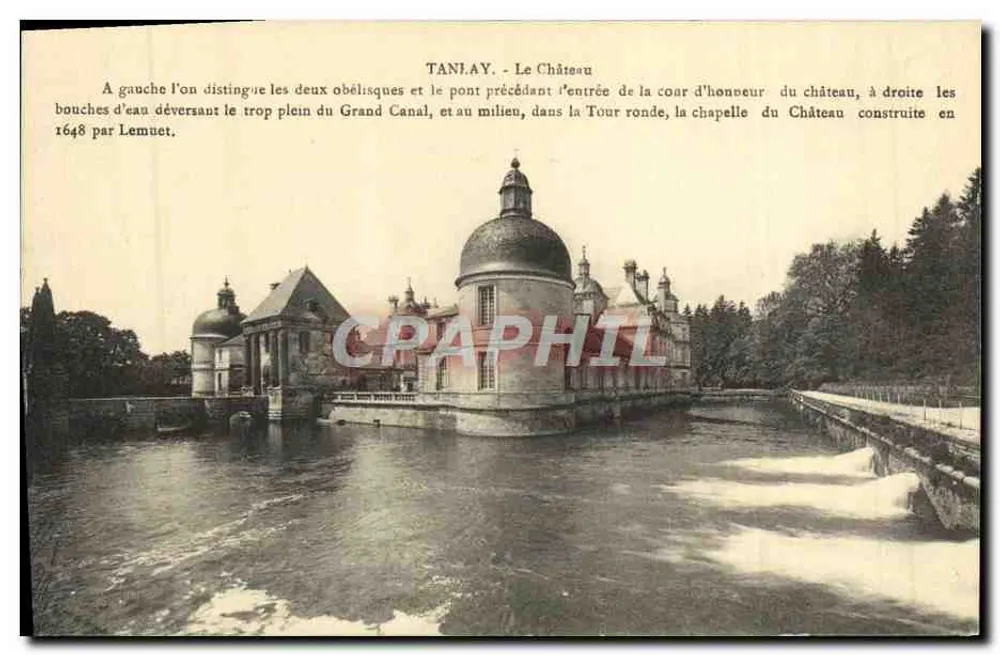 TANILAY - Das Schloss — Ansicht des Großen Kanals, der Obelisken, der Ehrenbrücke und der runden Turms mit Kapelle - Vorderseite