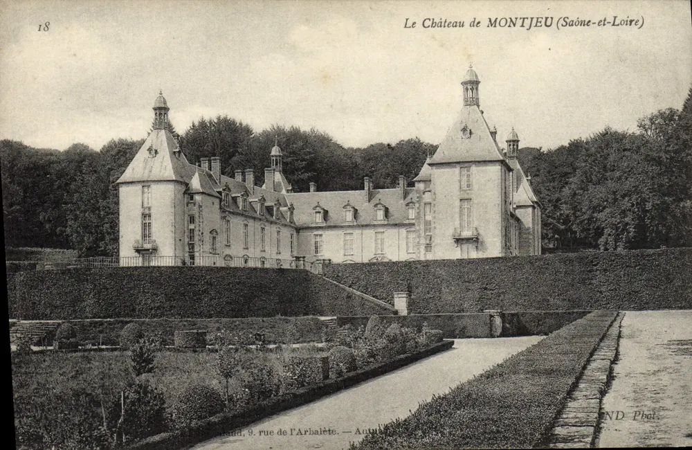 O Castelo de MONTJEU (Saône-et-Loire) — visão do castelo e de seus jardins — ND Phot. - Frente