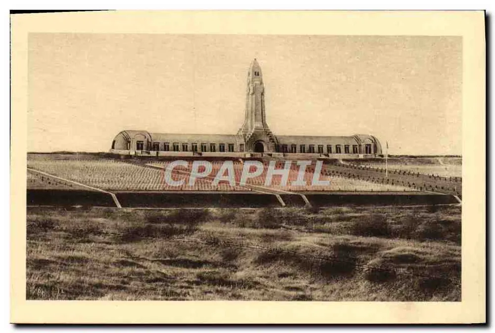 Ossuar von Douaumont — Nationaler Friedhof — Architekten: Léon Azéma, Max Edrei und Jacques Hardy - Vorderseite