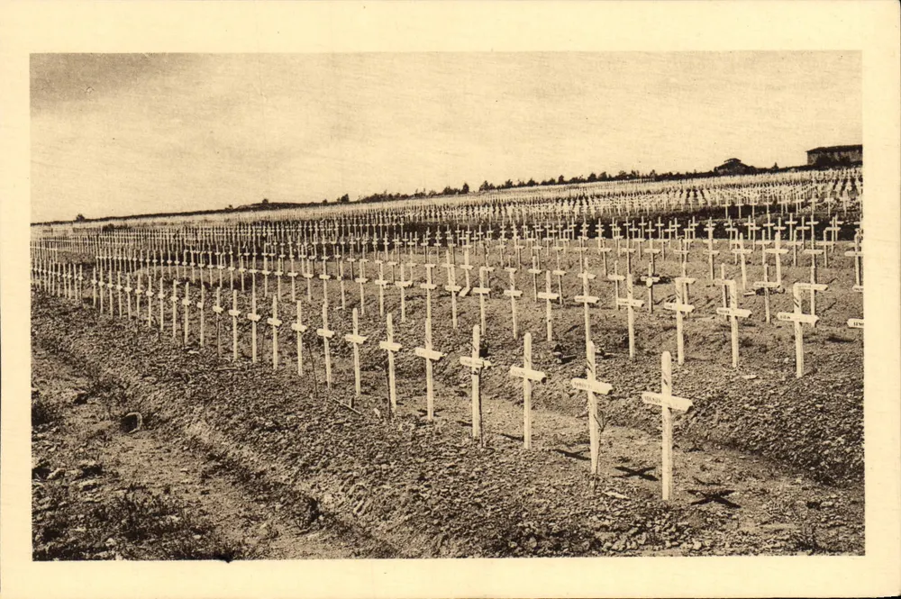 Nationalfriedhof von Douaumont — allgemeiner Blick — Helioengravur von Imprimeries Réunies de Nancy - Vorderseite