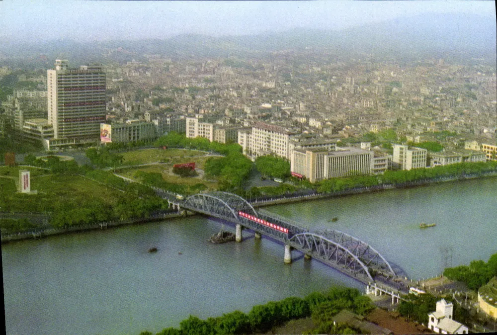 Visão aérea de Kwangchow — China - Frente