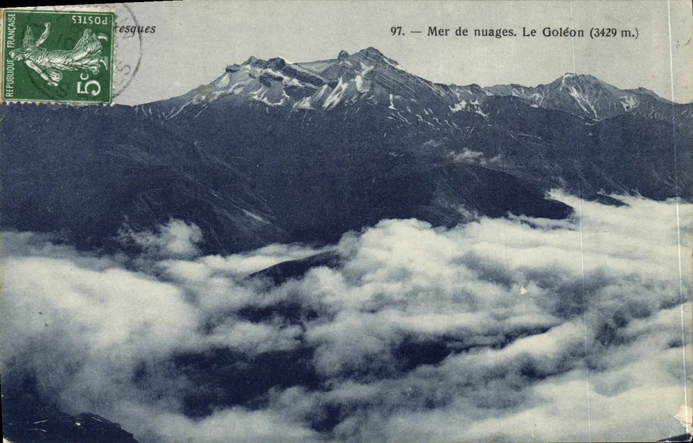 Le Goléon (3429 m.) — Mar de nuvens — Cliché Piaget C. V. Louis, Aubenas (Ardèche), n° 97 - Frente
