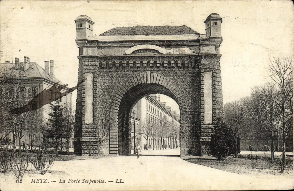 Metz — A Porta Serpenoise — LL. n°62 - Frente