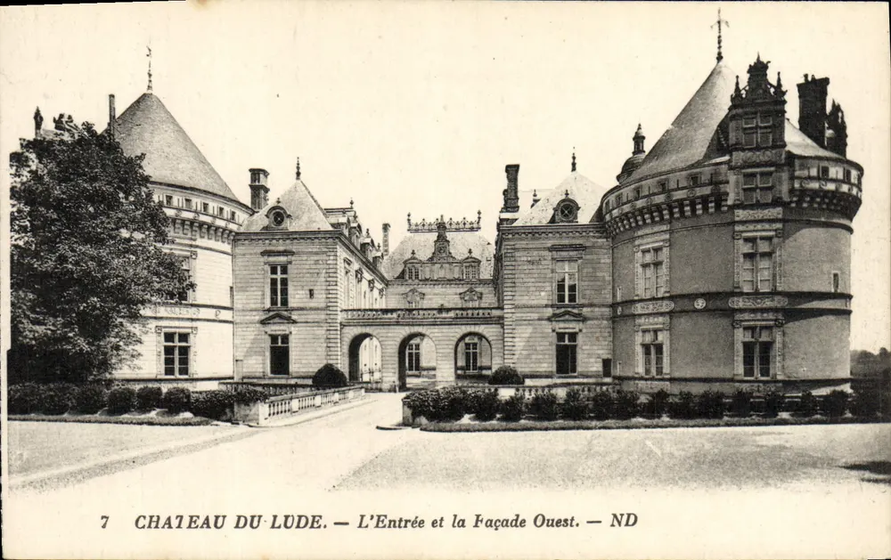 Castelo de Lude — A Entrada e a Fachada Oeste — ND - Frente